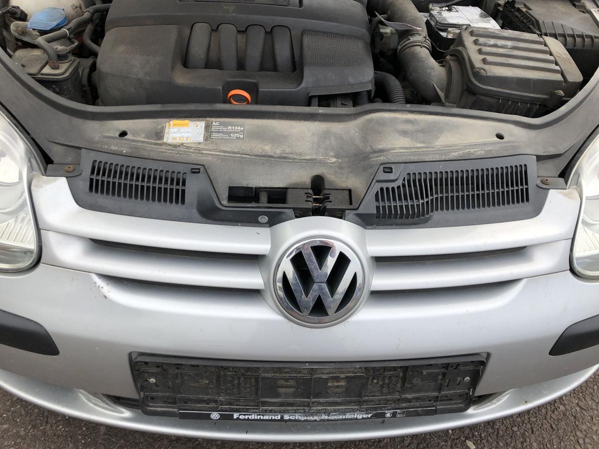 VW Golf 5 1K K&uuml;hlergrill Grill Frontgrill mit Logo LA7W Reflexsilber Metallic