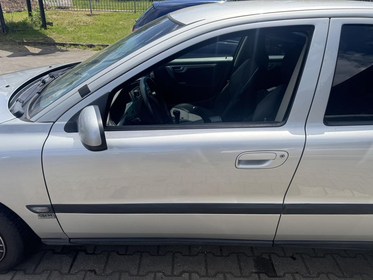 Volvo S60 original T&uuml;r vorn links 426 silbermetallic Rohbau Bj.2002
