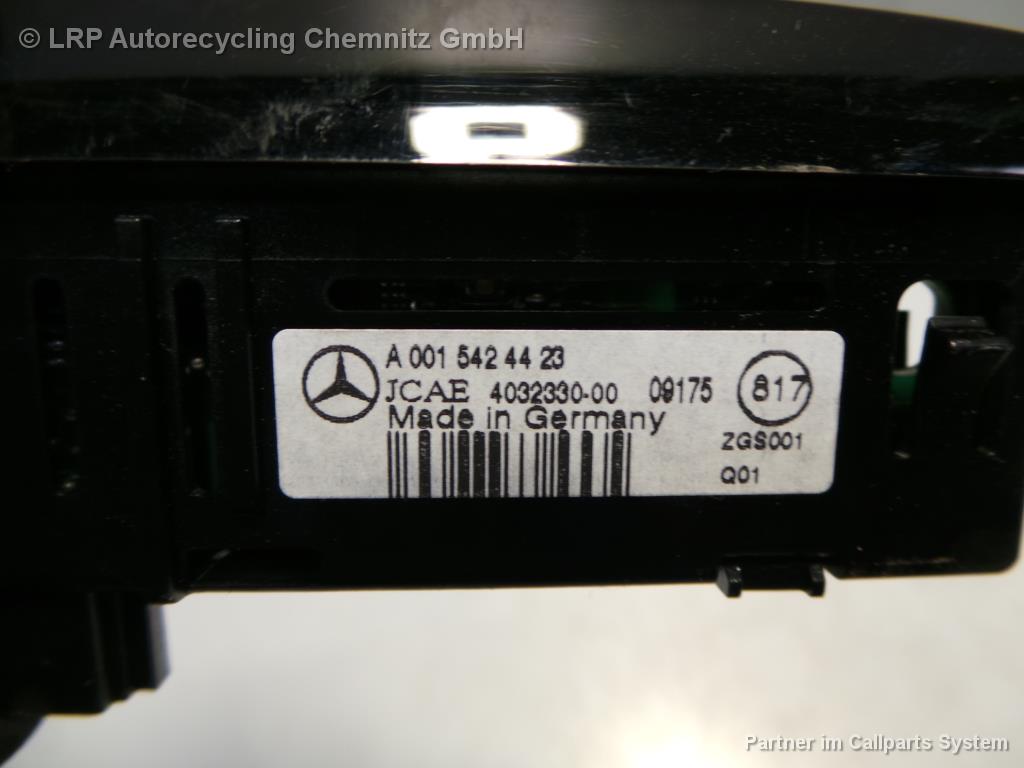 Mercedes (E) Klasse C207 BJ 2009,Anzeige Parkhilfe vorn A0015424423 Display