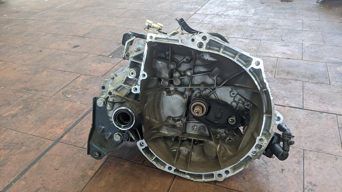 Getriebe Schaltgetriebe 5 Gang 13x59 BVMA5 154tkm Peugeot 208 1