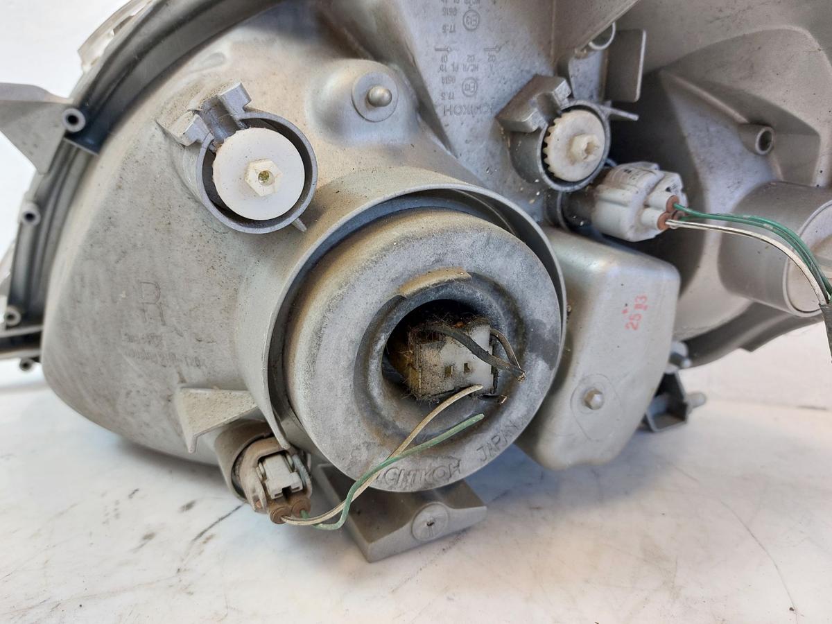 Toyota Yaris P1 Scheinwerfer vorn rechts Hauptscheinwerfer mit Trübung Lampe