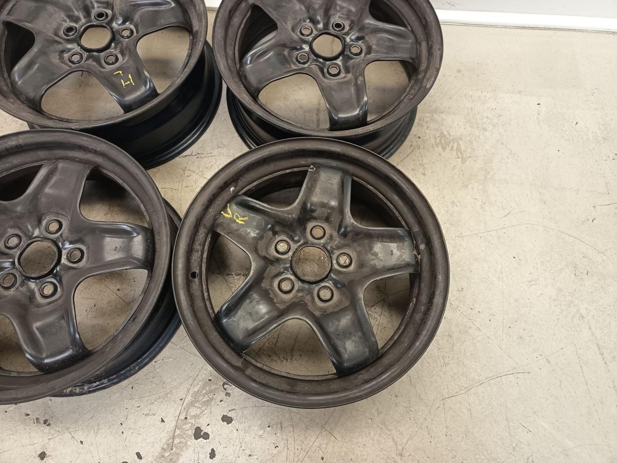 VW Golf VI orig Design Stahlfelgen Satz mit Radkappen 6,5x16 ET50 Bj2011