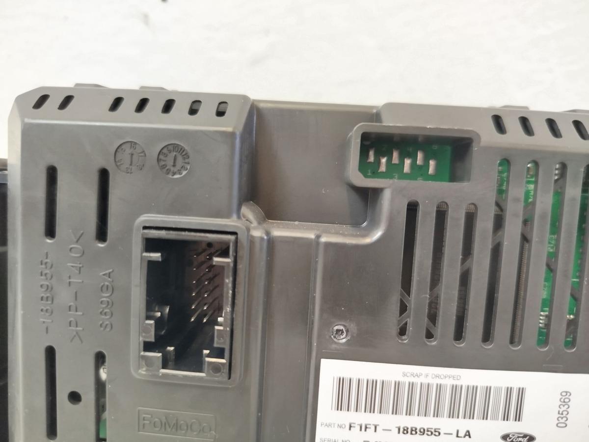 Ford Focus DYB CEW Turnier Radiodisplay Anzeige Monitor OEM
