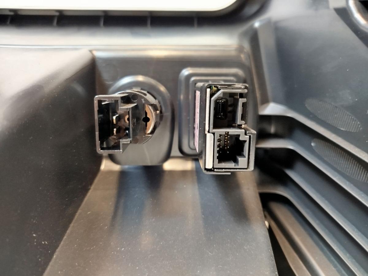 Nissan Micra K14 Verkleidung Schaltkulisse Mittelkonsole Armaturenbrett