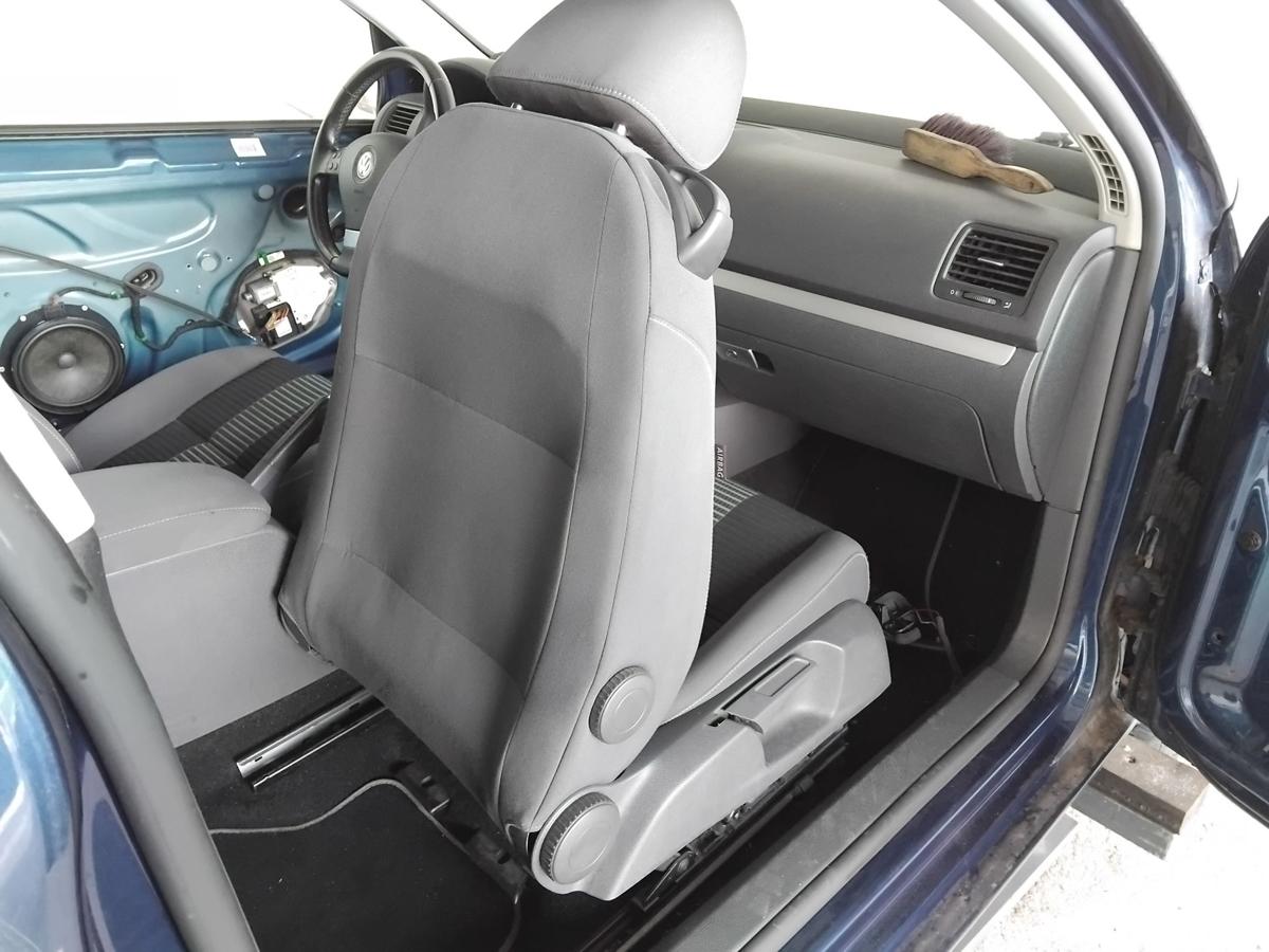 VW Golf 5 1K 3 t&uuml;rig Sitz vorn rechts Beifahrersitz Stoff beheizt BJ2008