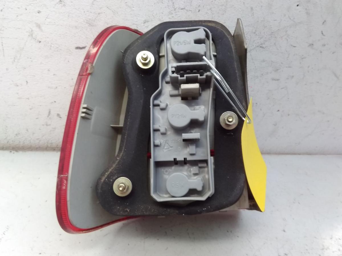 VW Polo 9N2 orig R&uuml;ckleuchte Heckleuchte rechts au&szlig;en 4-t&uuml;rig Stufenheck BJ2004