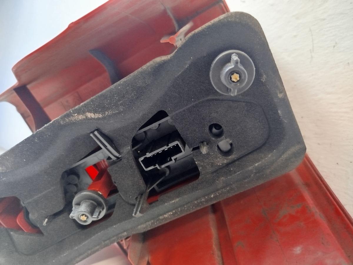 Peugeot 1007 KM R&uuml;ckleuchte links R&uuml;cklicht Heckleuchte OEM