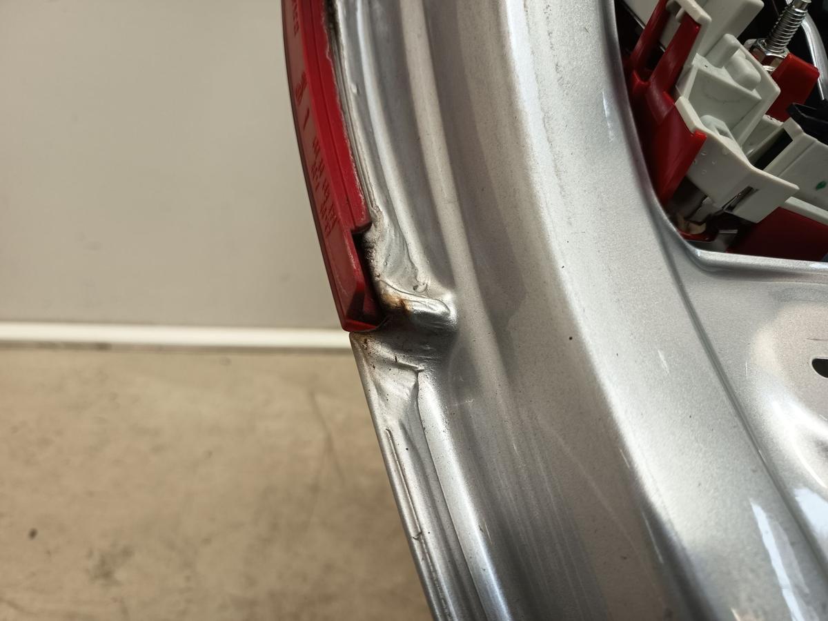 Audi A3 8P vor Facelift original Heckklappe mit Scheibe LY7W Lichtsilber Bj 2006