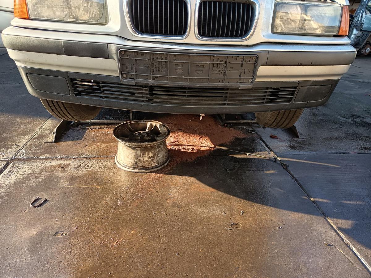 BMW 3er E36 Compact Bj 1997 original Stoßfänger vorn 309 Arktissilber Metallic