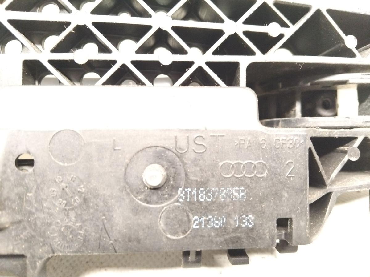 Audi A1 8X orig.T&uuml;rau&szlig;engriff vorn links brillantschwarz LY9B mit Tr&auml;ger BJ2010