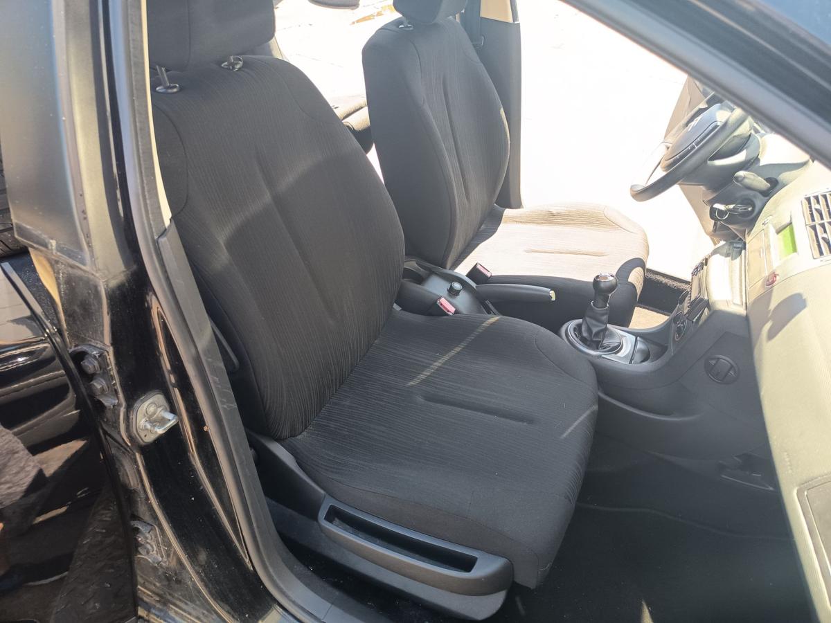 Citroen C4 5t&uuml;rig original Sitz vorn rechts Beifahrer Stoff Anthrazit Bj 2008
