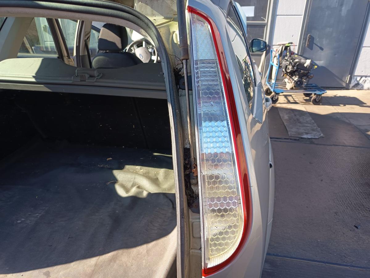 Ford Focus II Turnier original R&uuml;ckleuchte rechts Heck Schluss Licht Bj 2009