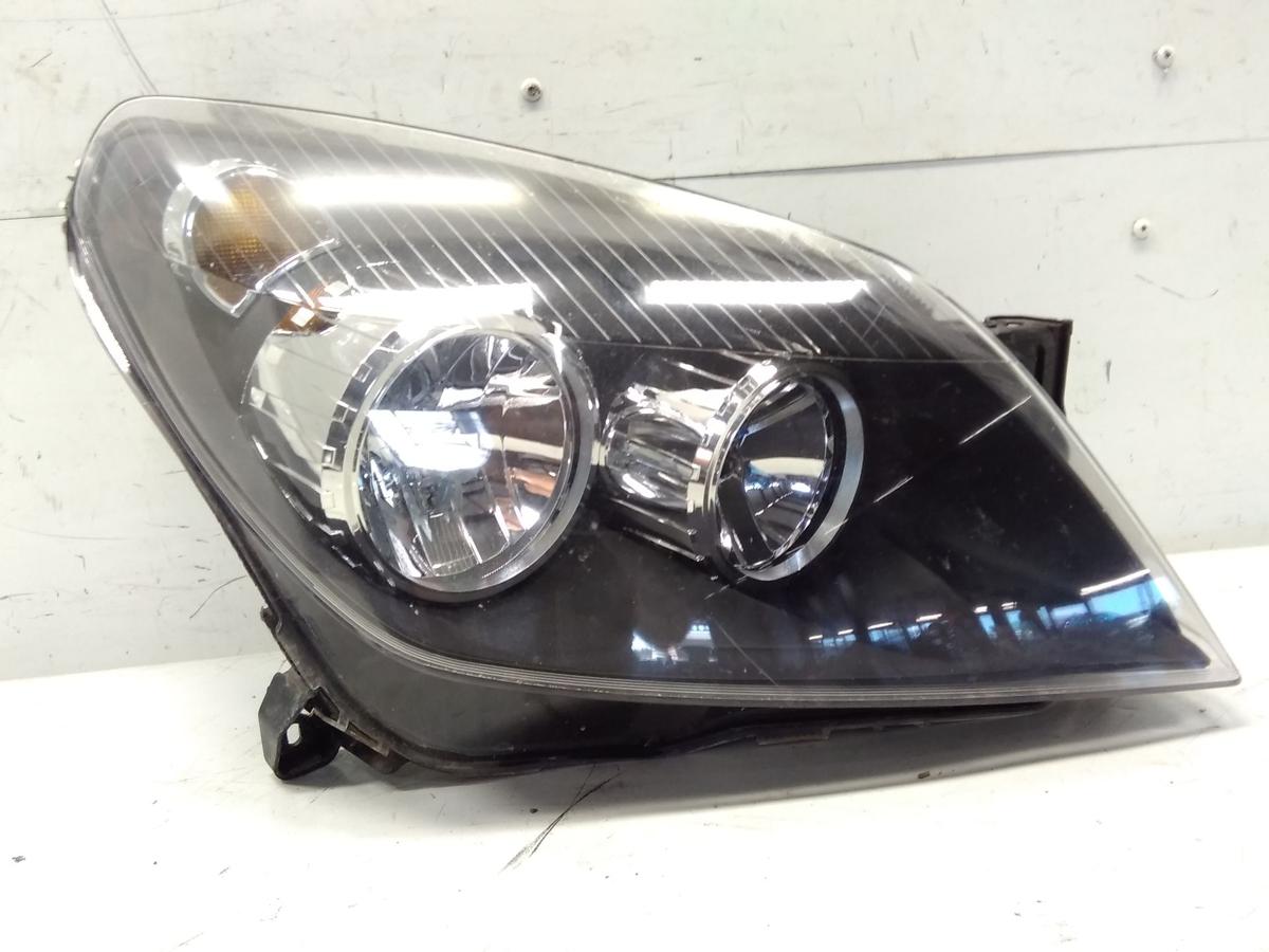 Opel Astra H Scheinwerfer vorn rechts schwarzer Hintergrund Halogen TYC BJ2006