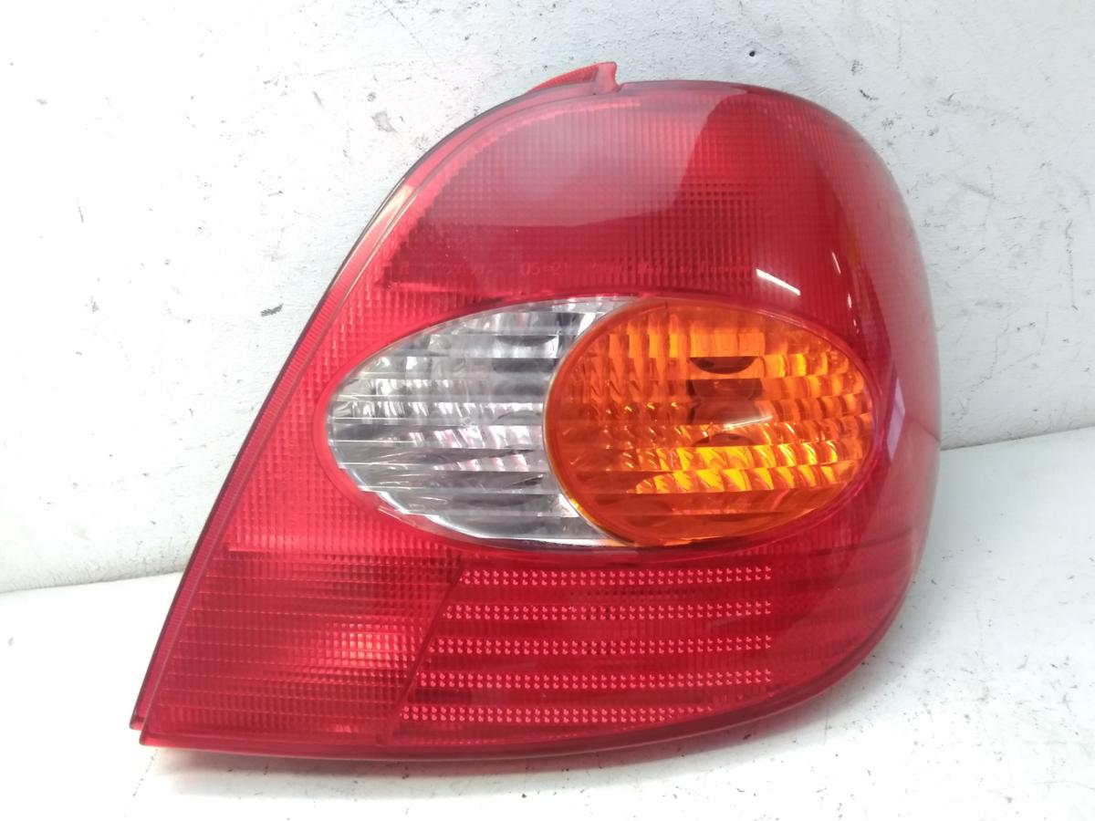 Toyota Avensis T22 Liftback original R&uuml;ckleuchte Heckleuchte rechts Bj.1999