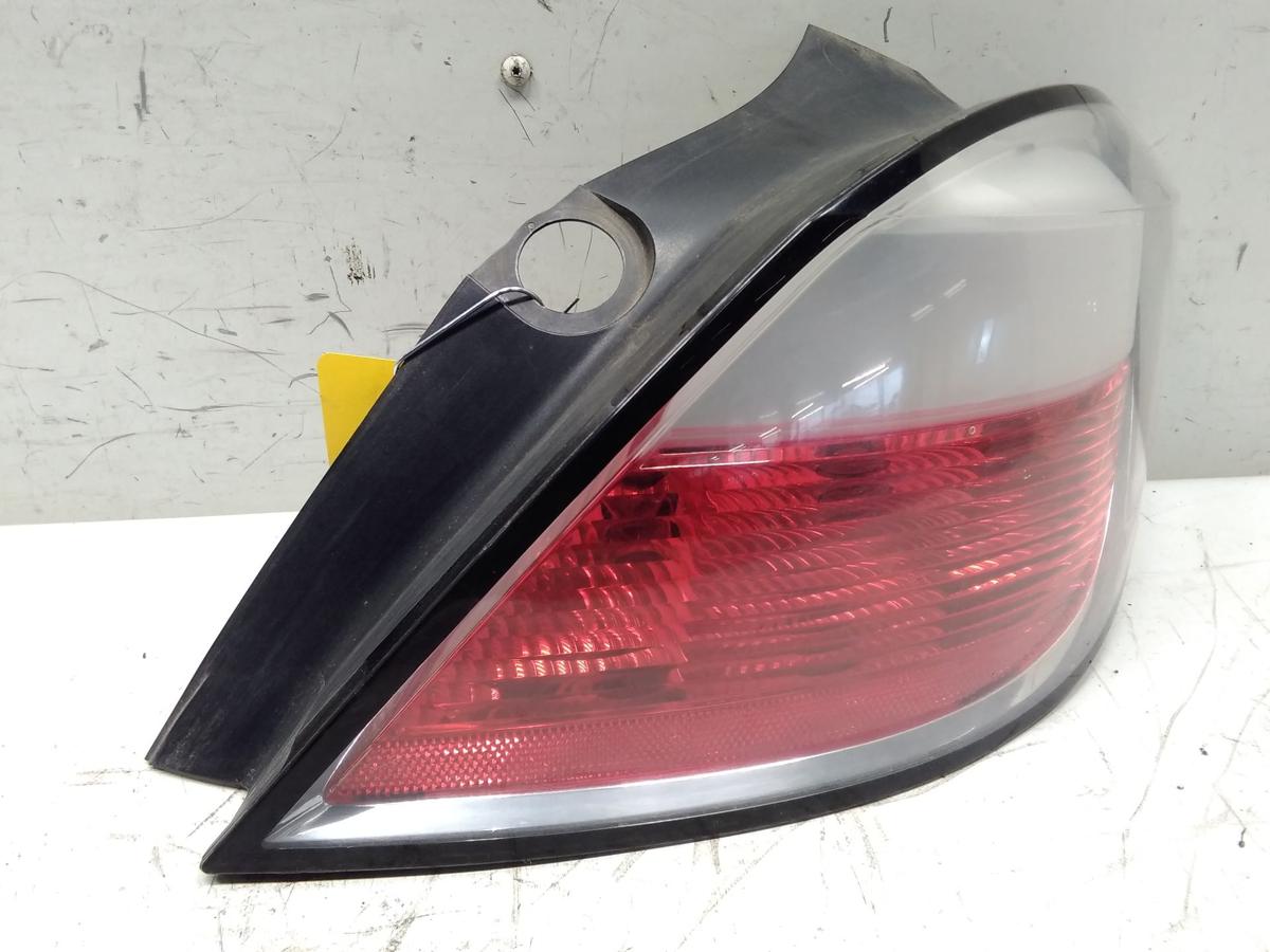Opel Astra H original R&uuml;ckleuchte Schlussleuchte rechts 5t&uuml;rig Flie&szlig;heck BJ2005