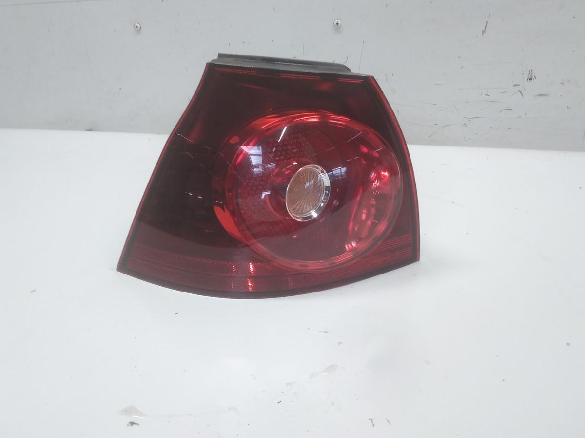 VW Golf 5 1K orig.Rückleuchte Heckleuchte links aussen Fließheck BJ2008 dunkel