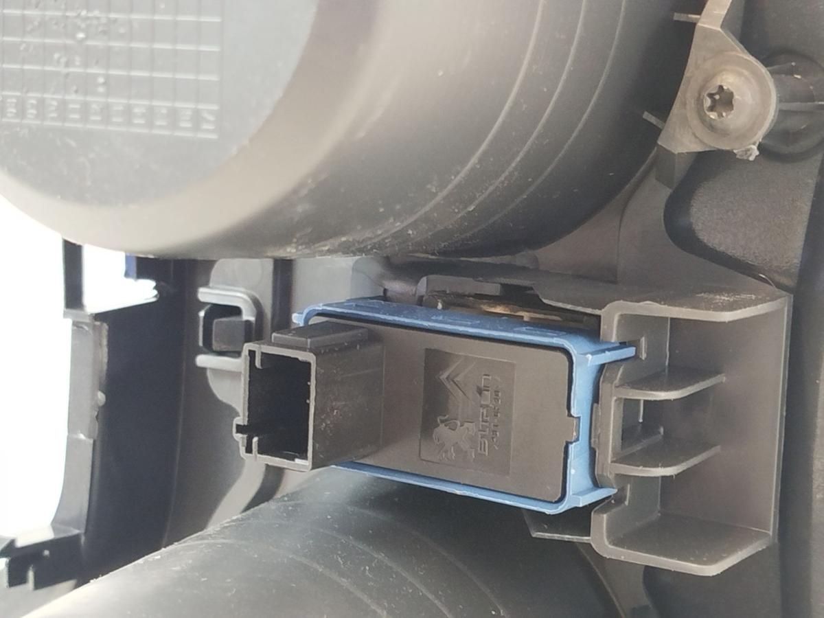 Peugeot 3008 I Typ 0U Getr&auml;nkehalter vorn Dosenhalter Mittelkonsole