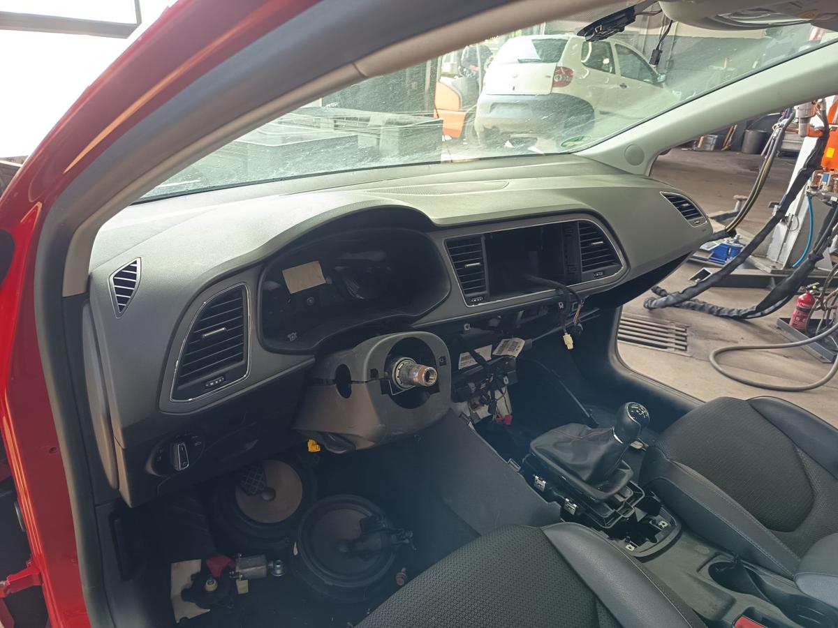 Seat Leon ST 5F original Armaturenbrett Tafel Oberteil Bj 2015