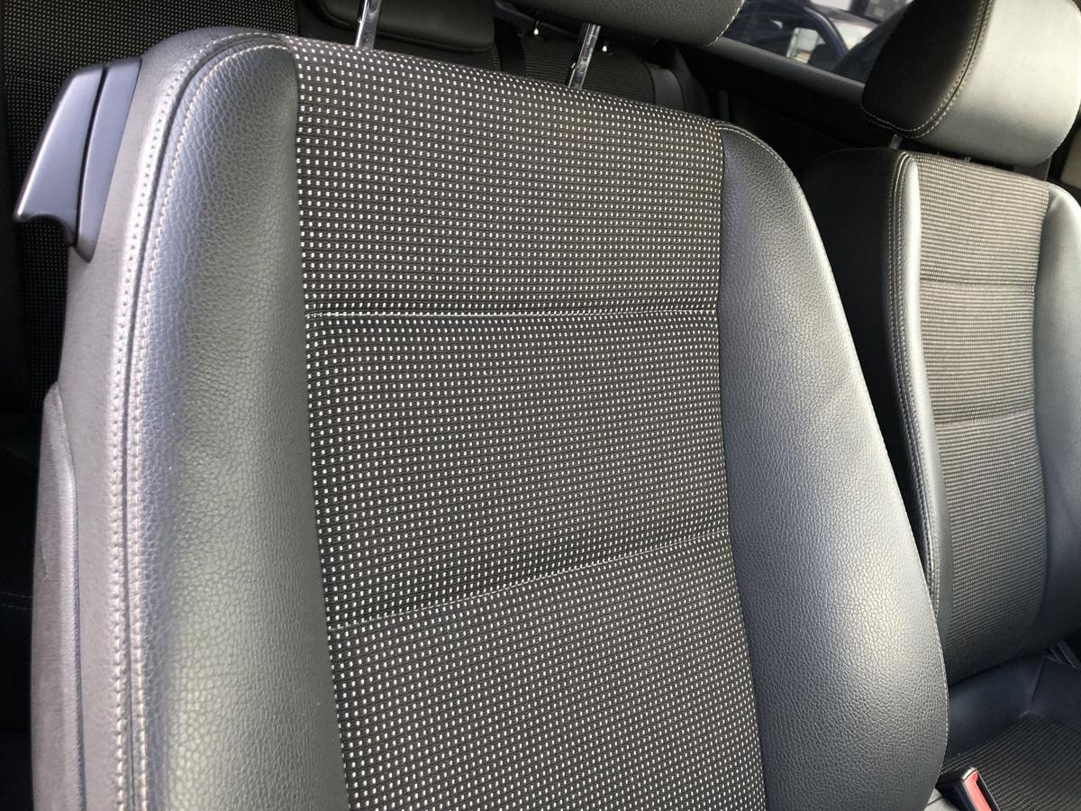 Opel Astra H GTC Sitz vorn rechts Beifahrersitz Autositz Kunstleder mit Stoff