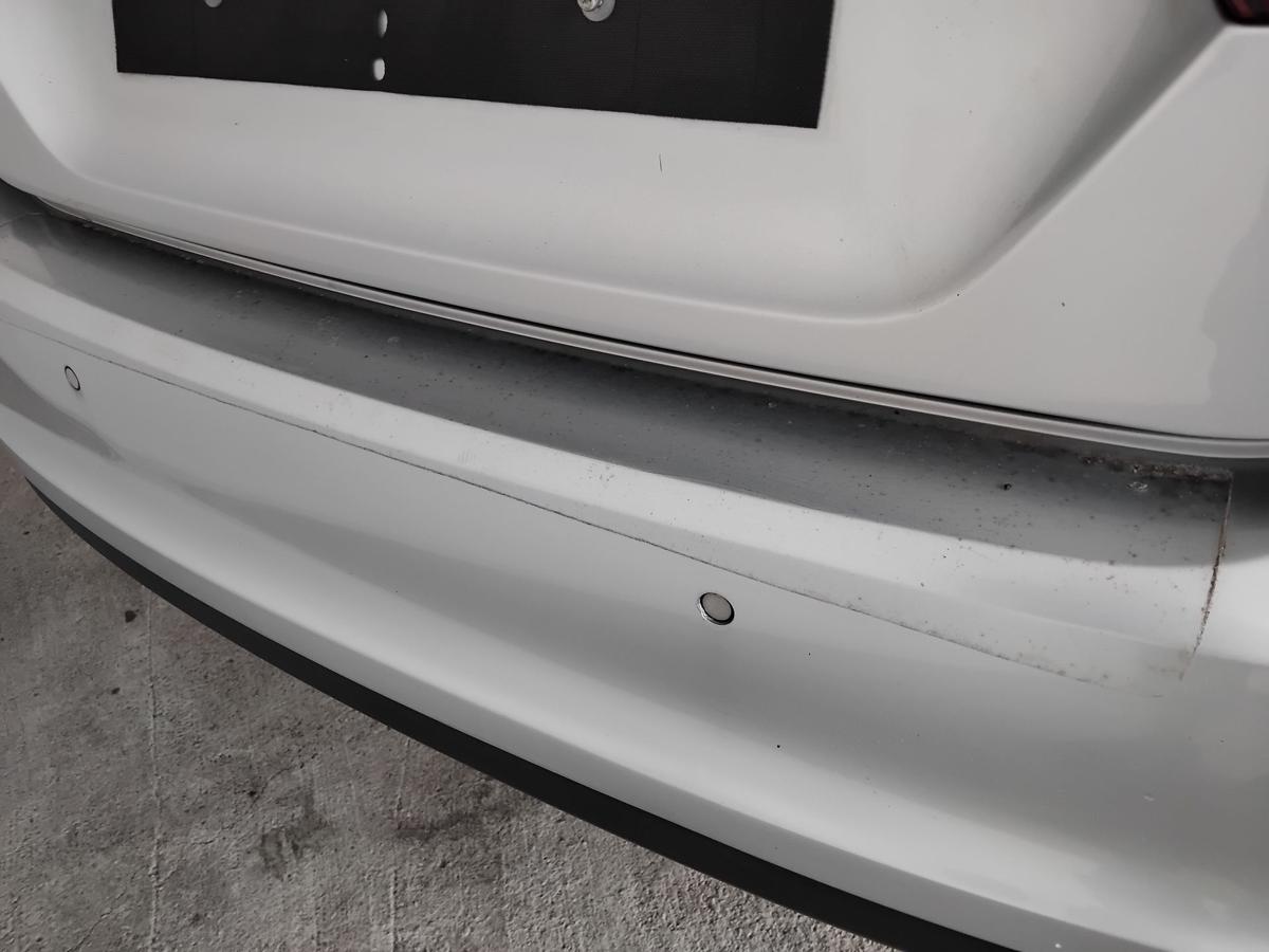 VW Jetta VI 162 original Stossf&auml;nger Sto&szlig;stange hinten mit PDC reflexsilber LA7W BJ2012