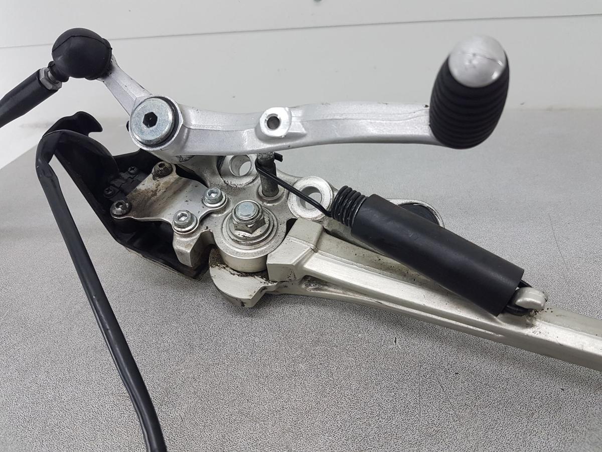 Yamaha YZF R1 RN65 Fußraste vorn links inkl Seitenständer Bj22