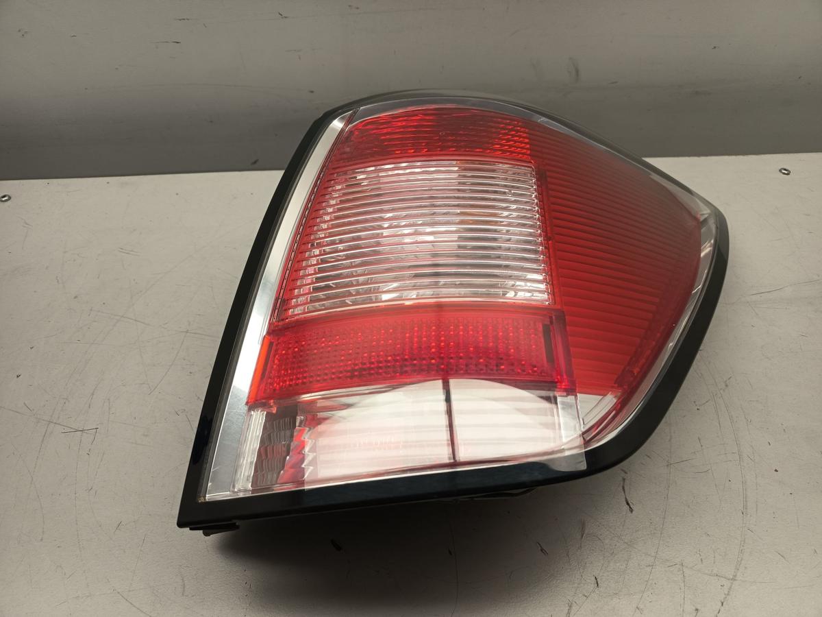 Opel Astra H Caravan Bj 2008 original Rück-Heck-Schlussleuchte rechts