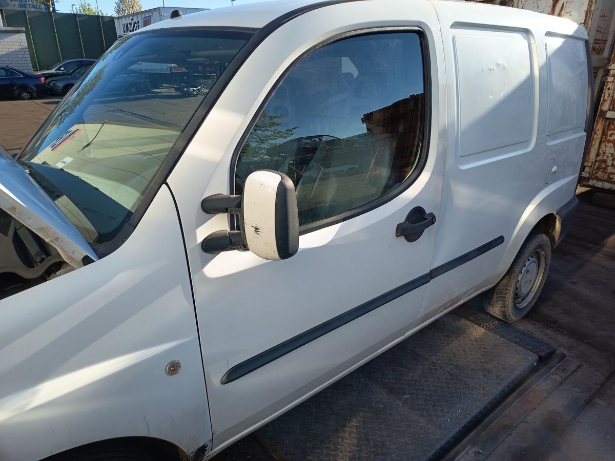 Fiat Doblo Cargo 223 original T&uuml;r vorn links Fahrer Wei&szlig; uni Bj 2001