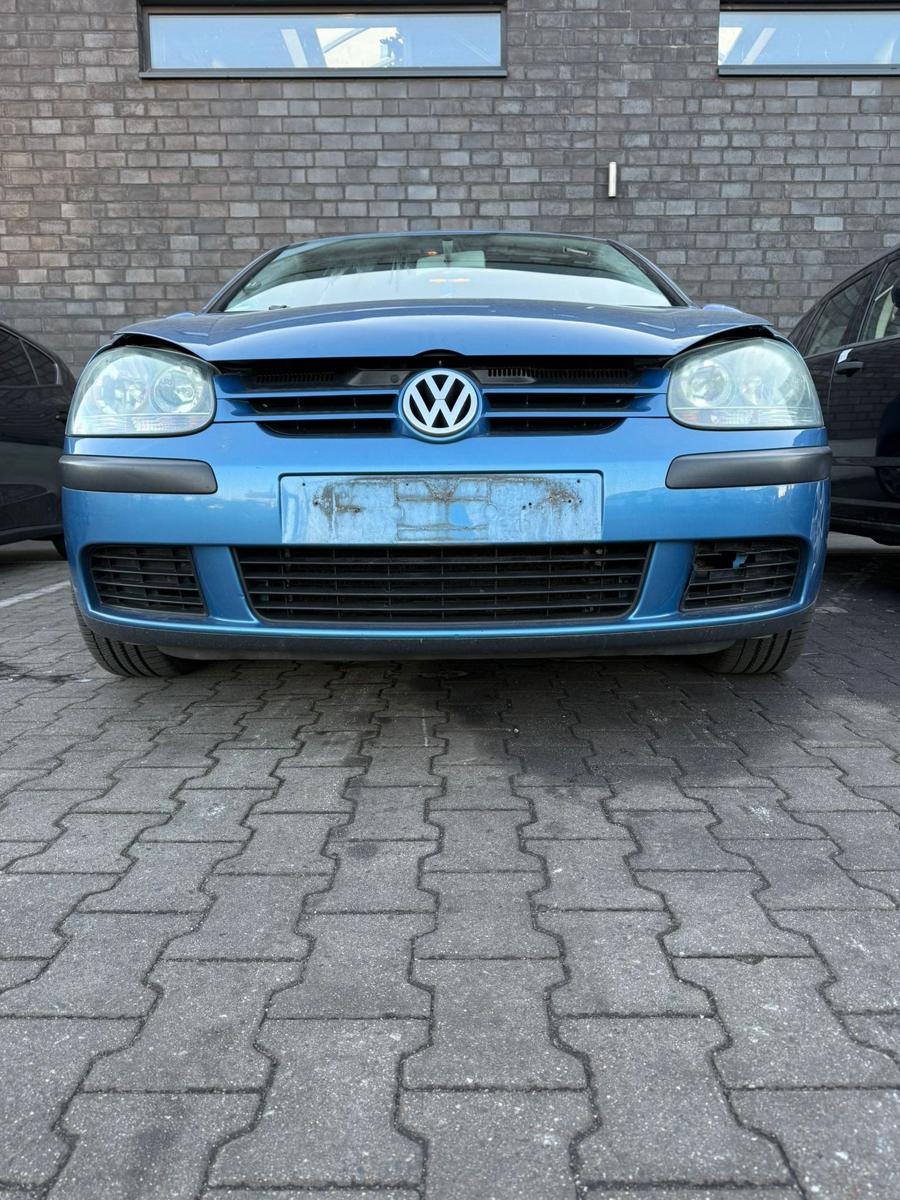 VW Golf V original Sto&szlig;stange Sto&szlig;f&auml;nger vorn LC5G Costa Blue Pearl Flie&szlig;heck BJ03