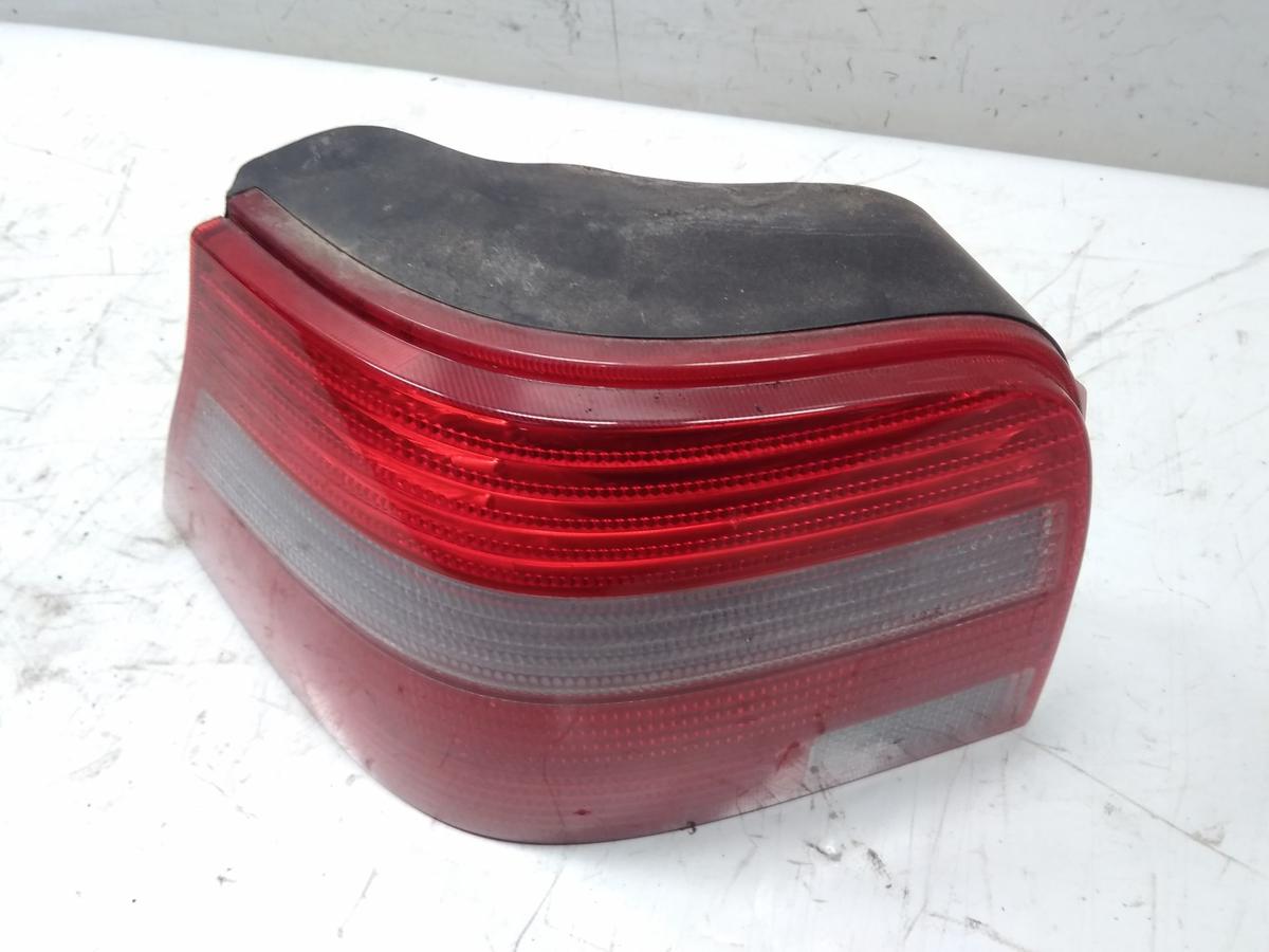 VW Golf 4 1J Flie&szlig;heck original R&uuml;ckleuchte Heckleuchte links BJ2003