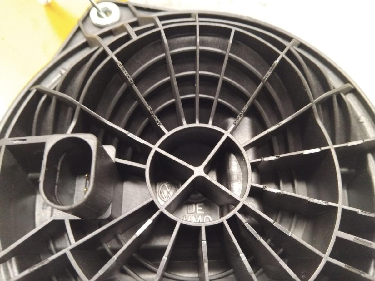 VW Polo 6R original &Ouml;ffner Emblem Heckklappe 6R6827469A BJ2011