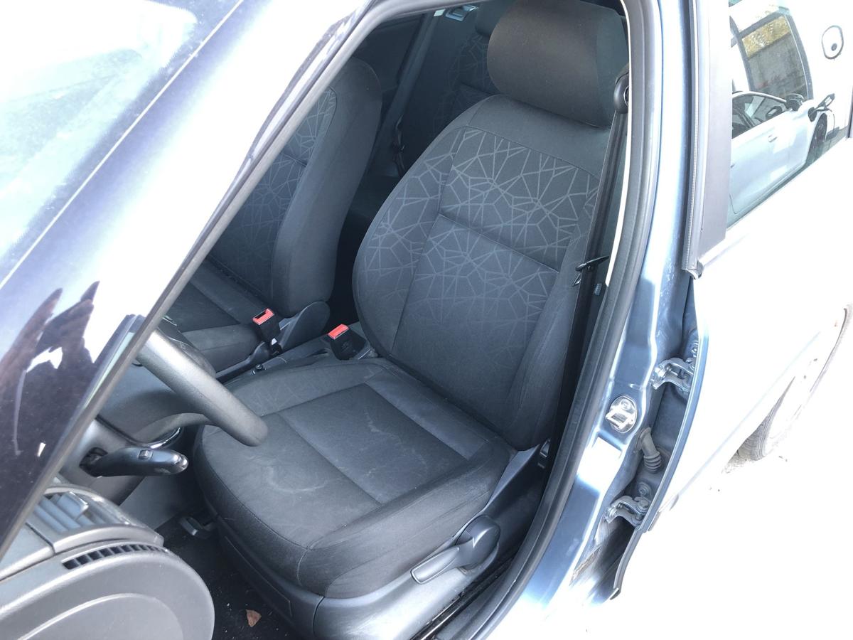 Skoda Fabia II 2 Typ 5J Sitz vorn links Fahrersitz OHNE Heizung Stoffsitz