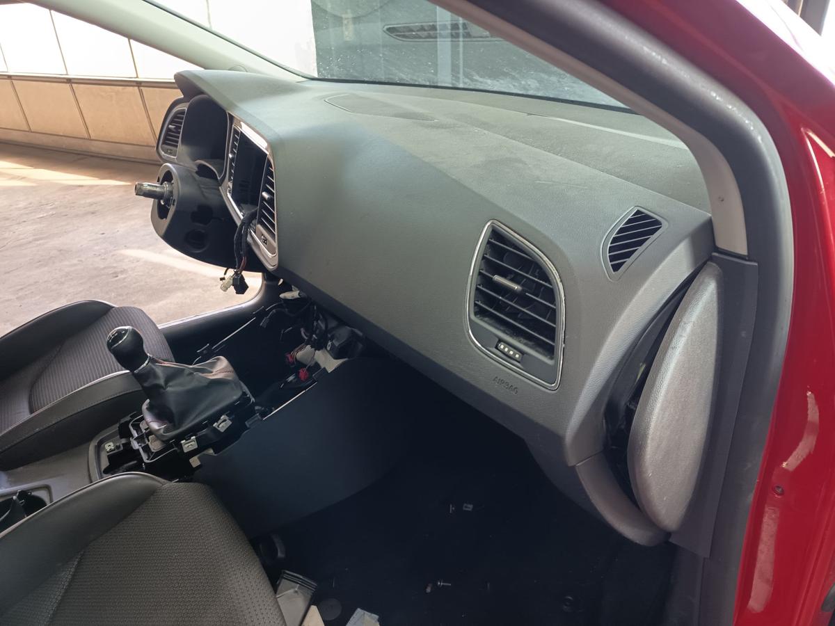 Seat Leon ST 5F original Armaturenbrett Tafel Oberteil Bj 2015