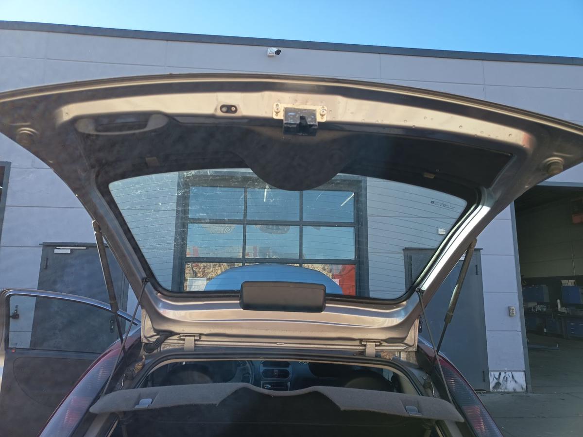Opel Corsa C original Heckklappe mit Scheibe Z163 Lichtsilber Bj 2004