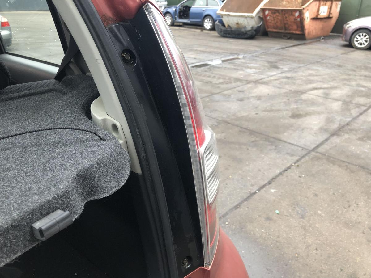Daihatsu Sirion M300 original R&uuml;ckleuchte rechts Heck/Schluss/Licht Bj 2005