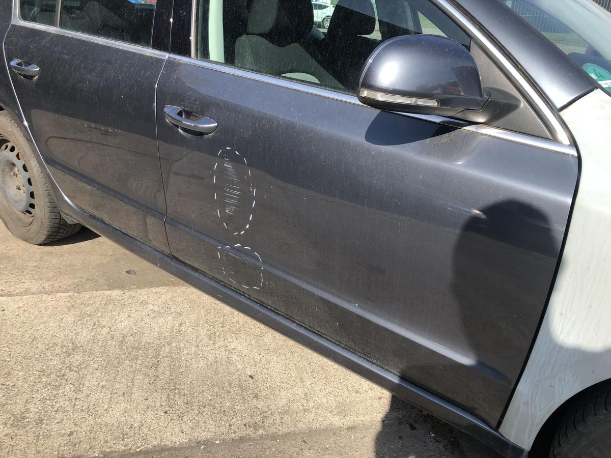 Skoda Superb 2 Typ 3T T&uuml;r vorn rechts Beifahrert&uuml;r im Rohbau LF8J Anthrazitgrau