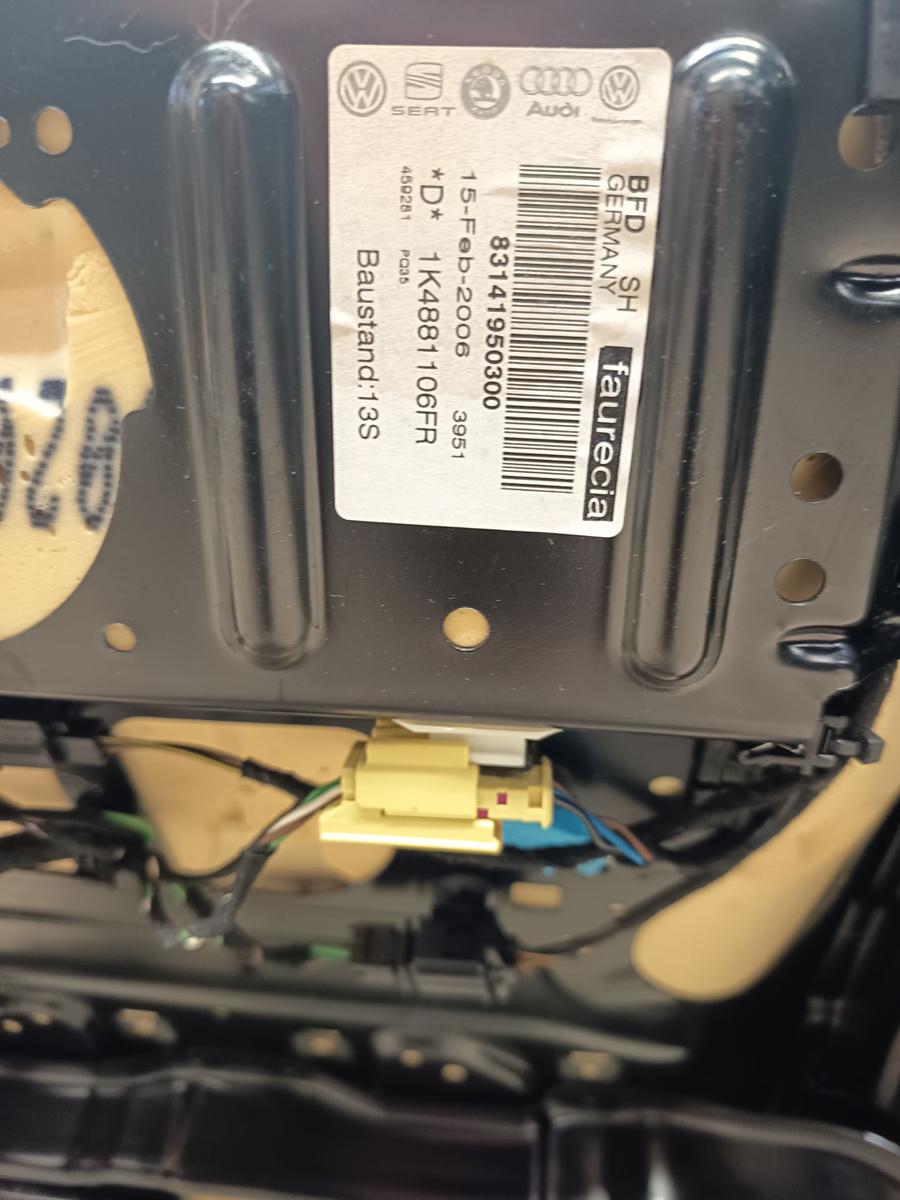 VW Golf V 5 1K Bj 2006 original Sitz vorn rechts Beifahrersitz 1K44881106FR 5TRG