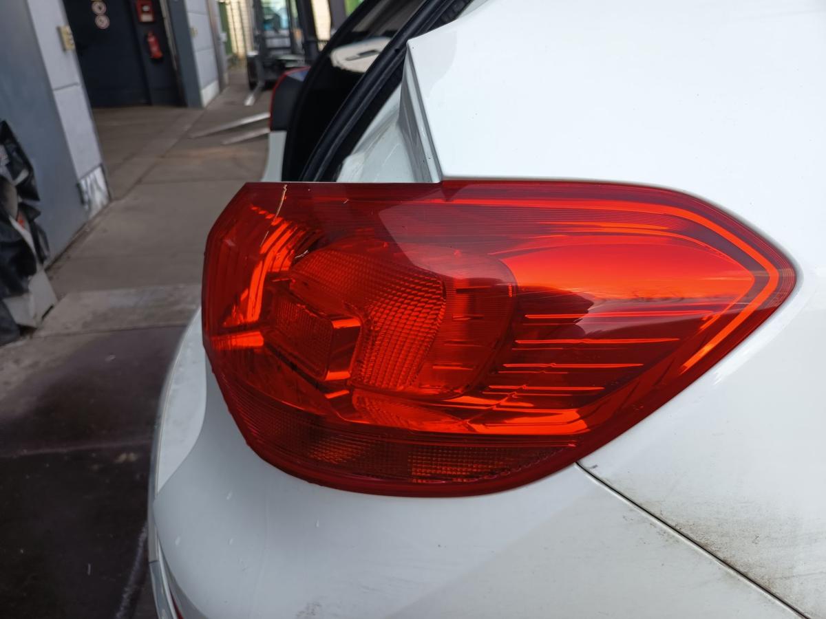 Opel Astra J Sports Tourer original R&uuml;ckleuchte rechts aussen Heck Licht Bj 2013