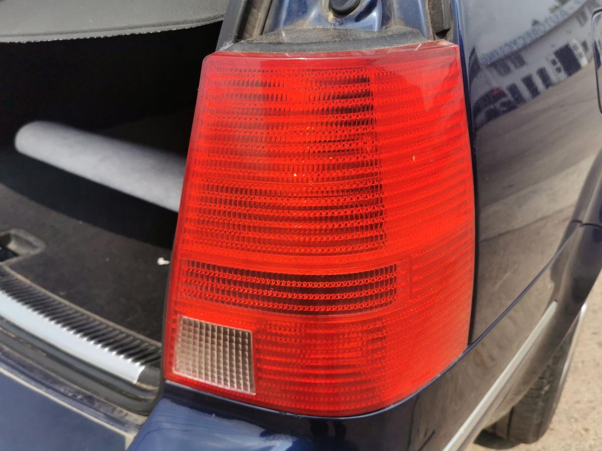 VW Bora 1J Variant Rückleuchte Schlussleuchte Rücklicht Lampe hinten rechts Kombi