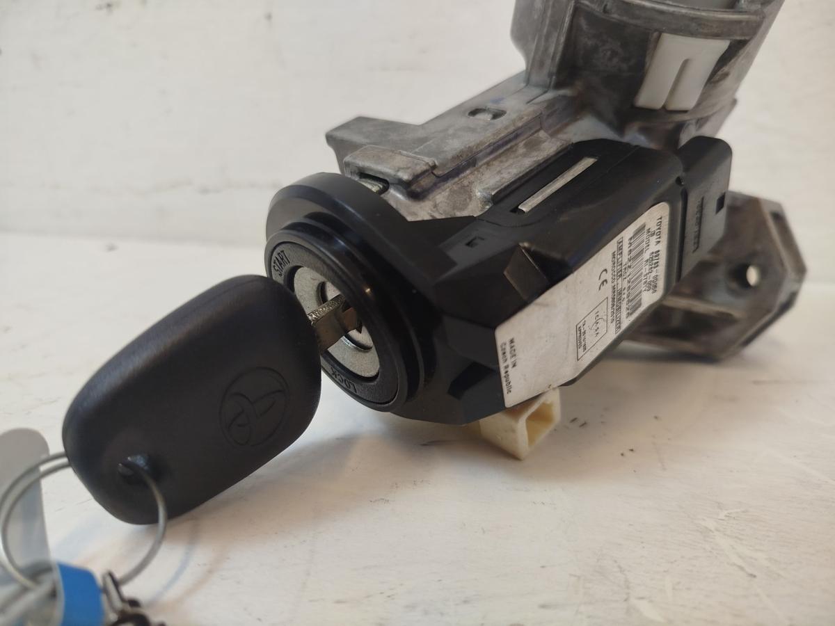 Toyota Yaris XP13 Z&uuml;ndschloss mit einem Schl&uuml;ssel Schlie&szlig;zylinder Z&uuml;ndung