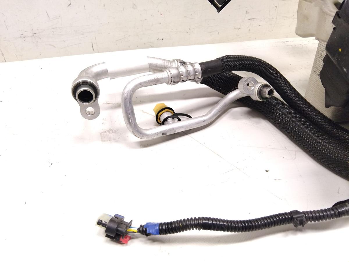 Tesla Model 3 original W&auml;rmtauscher Super Manifold mit Octavalve BJ2021