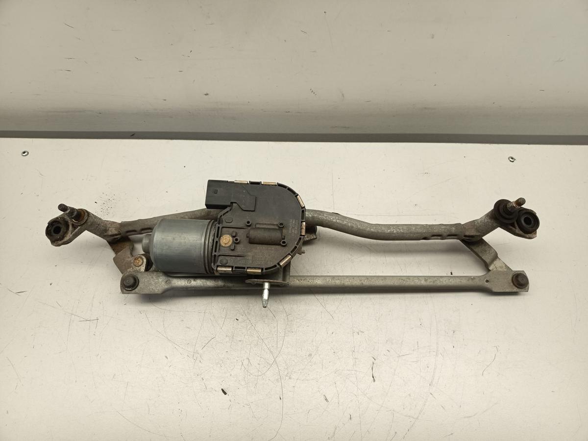 Audi A3 8P original Wischermotor vorne mit Gest&auml;nge Baujahr 2005