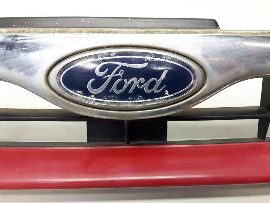 Ford Maverick 1 Grill Kühlergrill 623100F100 rot Chrom BJ1996