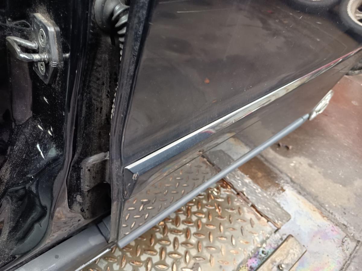 Volvo V70 II original Tür hinten links Fond 452 Saphirschwarz Bj 2005