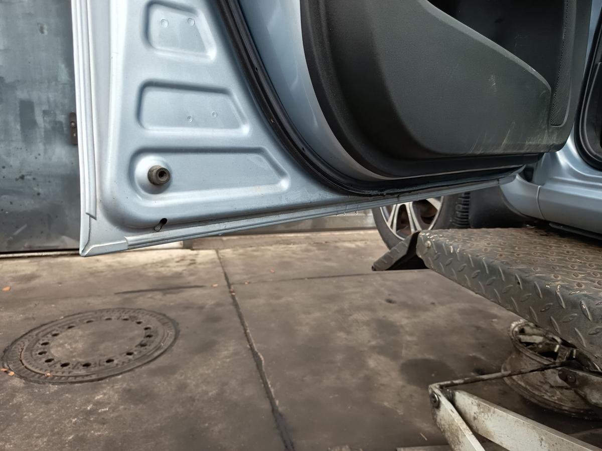 Toyota Auris E15 original T&uuml;r vorn links Fahrer 8S1 Light Blue Bj 2011