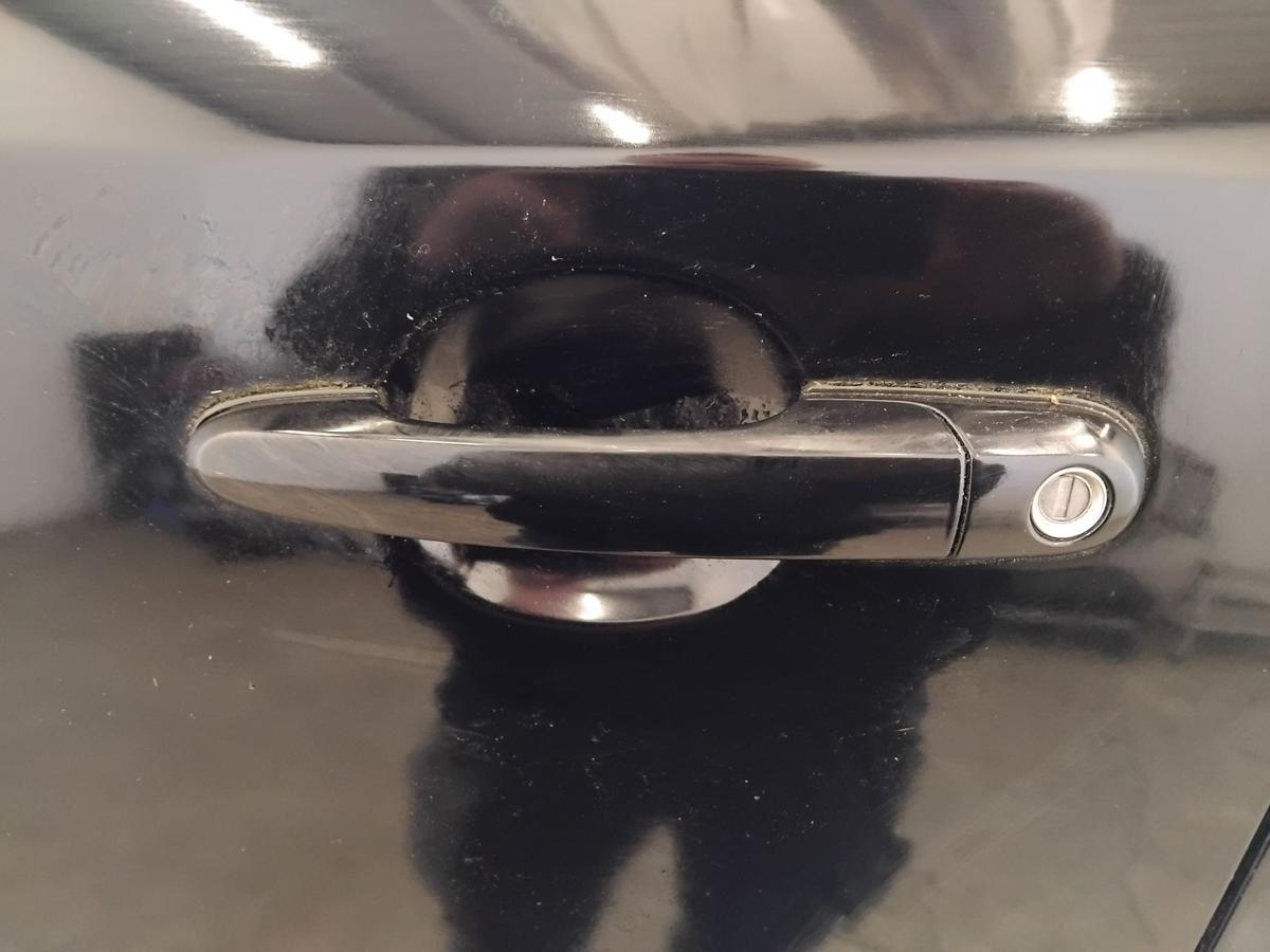 Hyundai Tucson JM T&uuml;r vorn links Fahrert&uuml;r schwarz EB mit Beplankung BJ2006