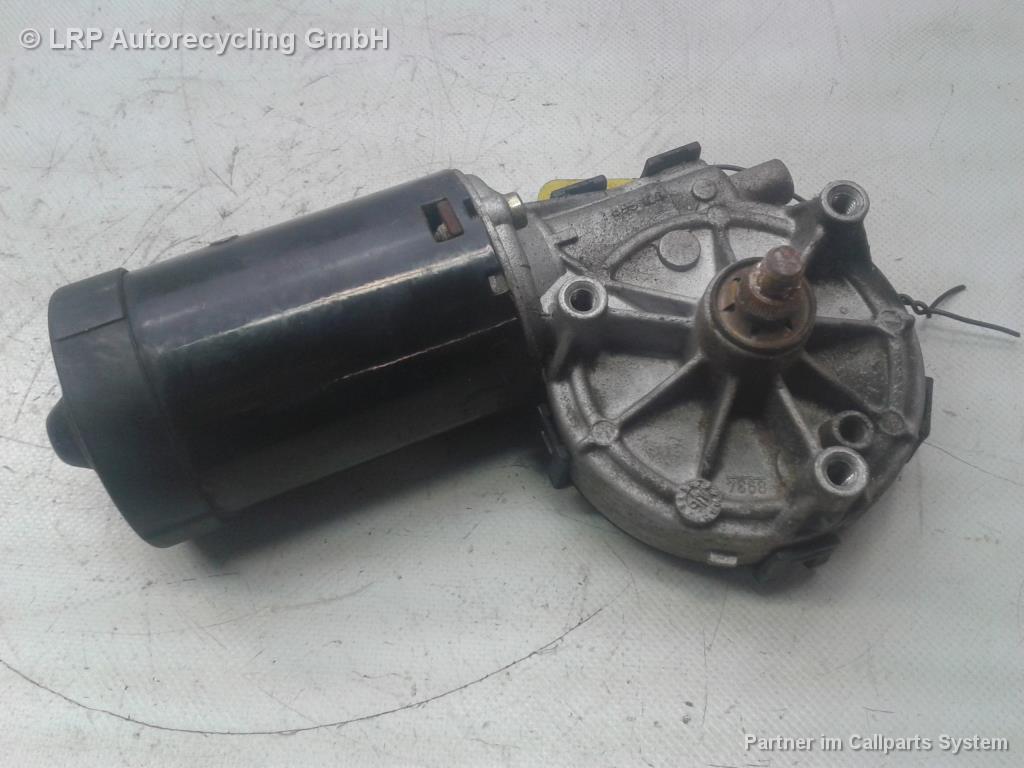 Mercedes Benz CLK C208 BJ1998 Wischermotor vorn 0390241420 BOSCH