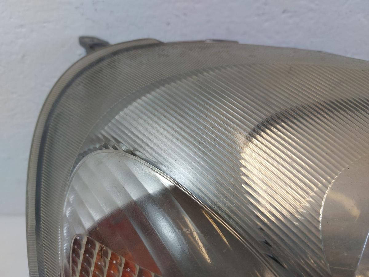 Toyota Yaris P1 Scheinwerfer vorn rechts Hauptscheinwerfer mit Trübung Lampe