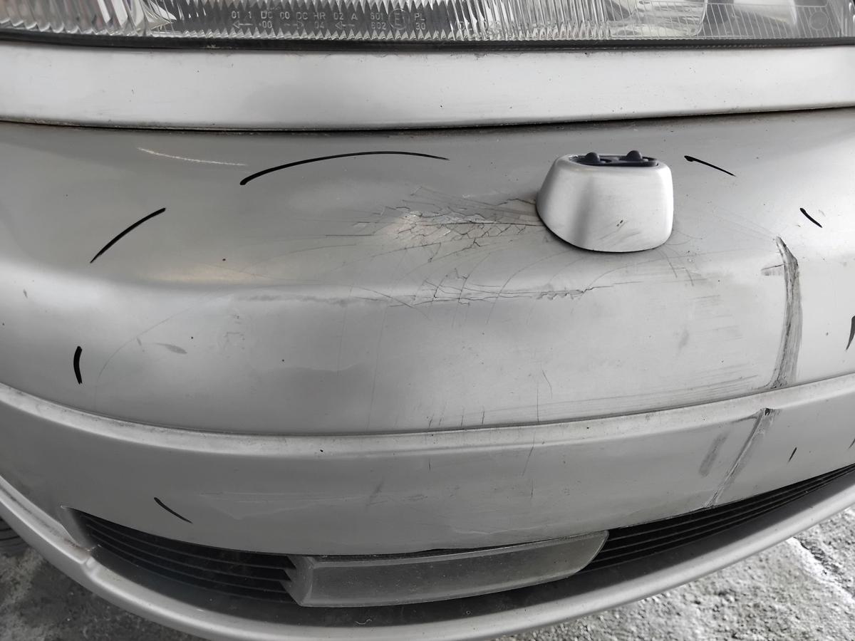 Opel Omega B Facelift original Sto&szlig;f&auml;nger Sto&szlig;stange vorn mit SWRA BJ1999 M&auml;ngel