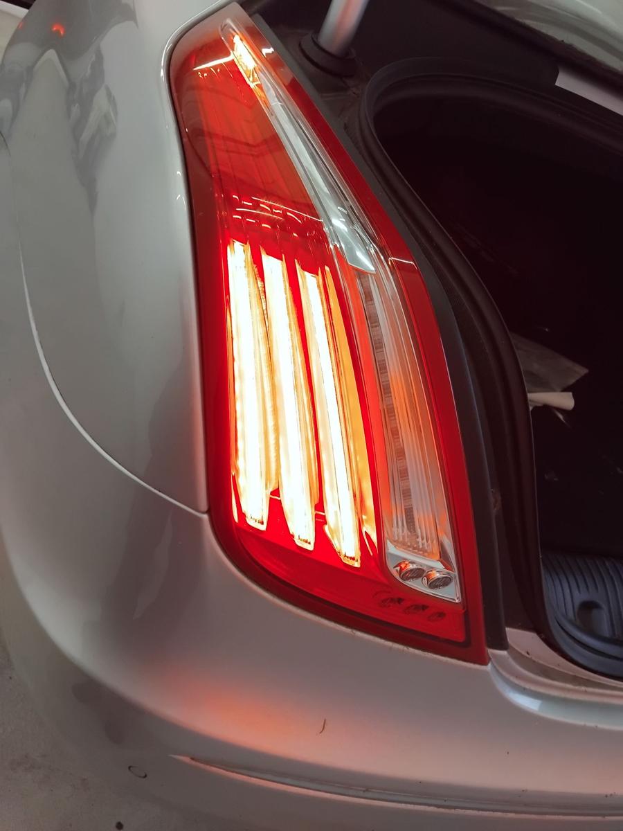 Jaguar XJ X351 original Rückleuchte Heckleuchte Schlussleuchte links BJ2011