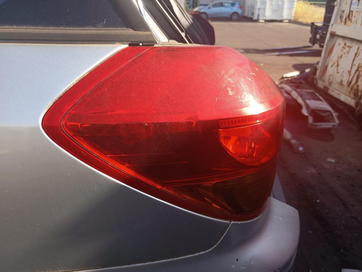 Subaru Legacy Kombi original R&uuml;ckleuchte links Heckschlusslicht Bj 2005